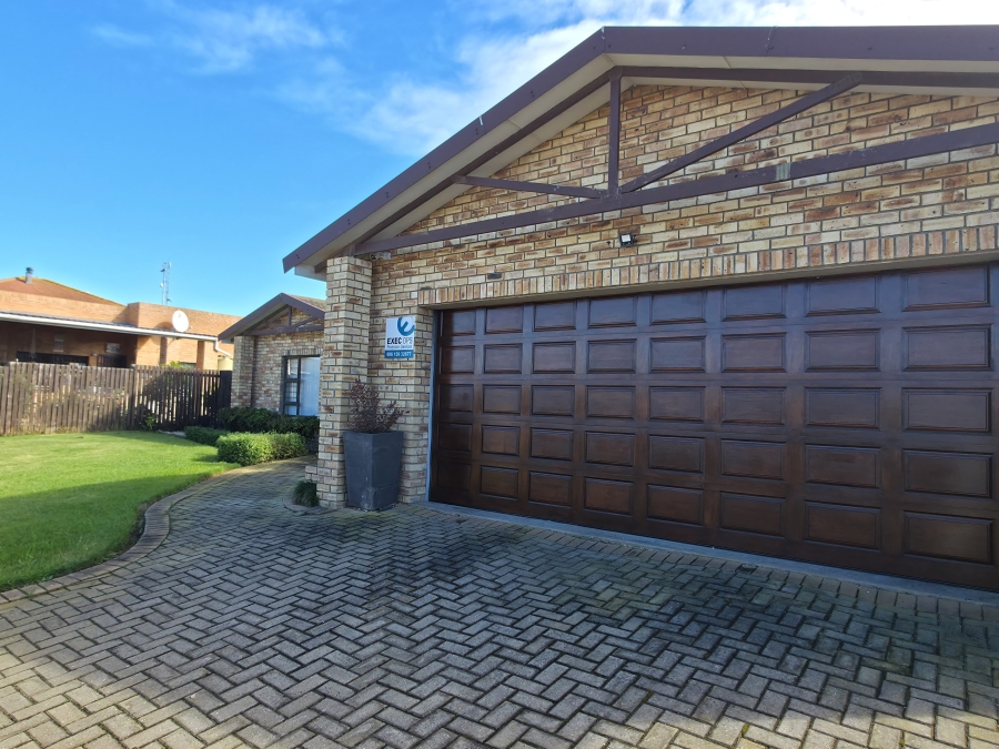 3 Bedroom Property for Sale in Wavecrest Eastern Cape